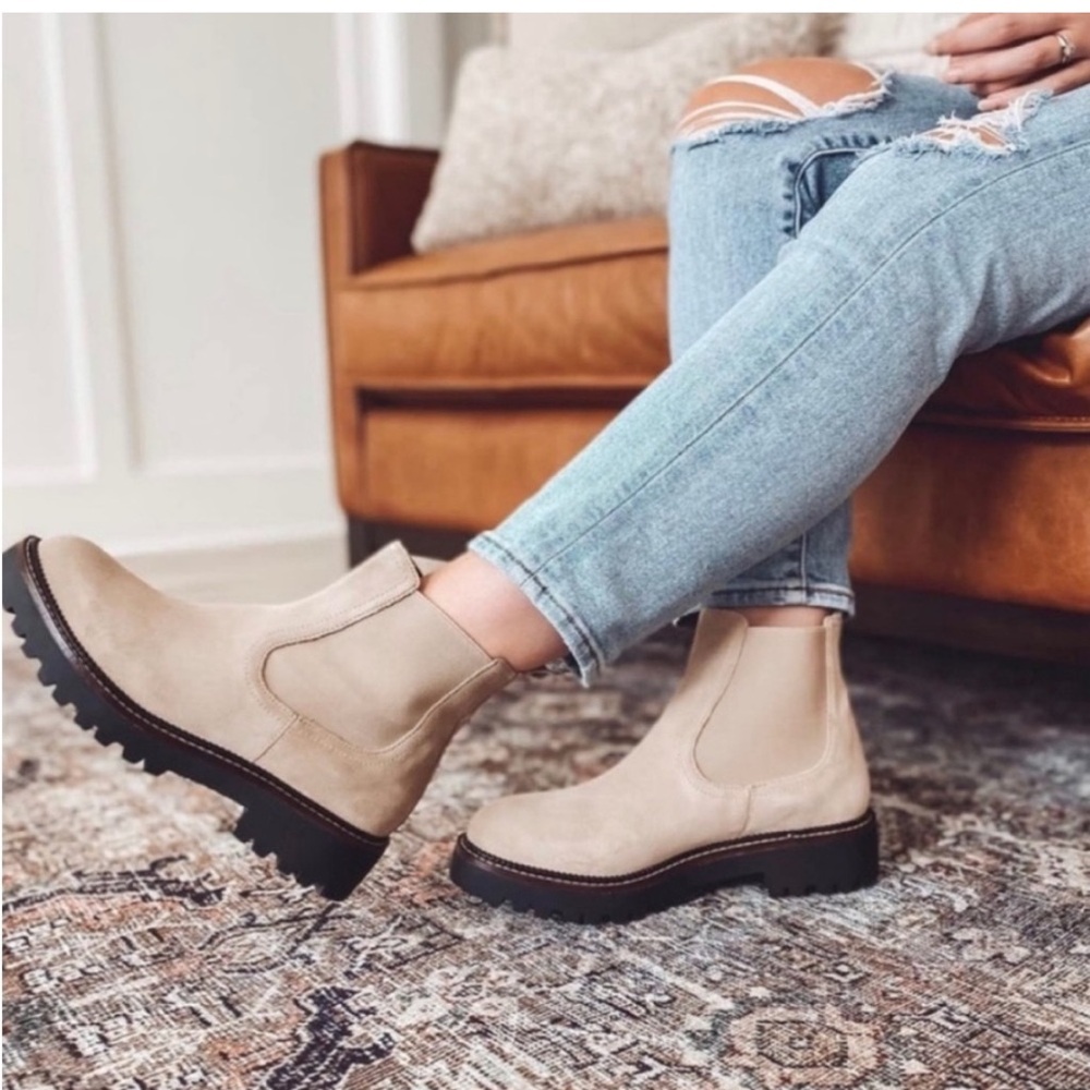 Beige Caslon Chelsea Water Resistant Boot size 9